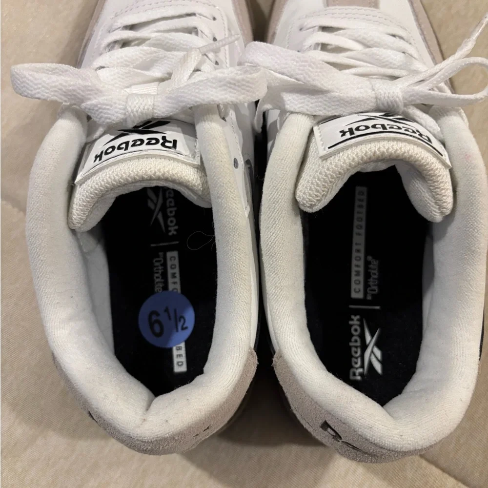 Women’s Reebok - Picture 7 of 9